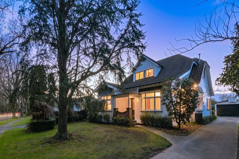 Photo of property in 41 Manapouri Crescent, Hokowhitu, Palmerston North, 4410