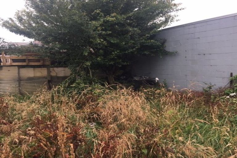 Photo of property in 33 Reid Road, South Dunedin, Dunedin, 9012