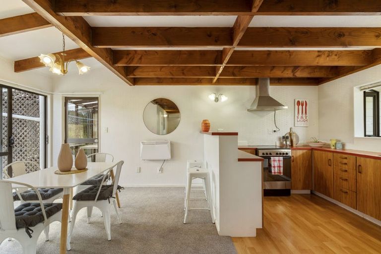 Photo of property in 5/8 West Lynn Road, Titirangi, Auckland, 0604