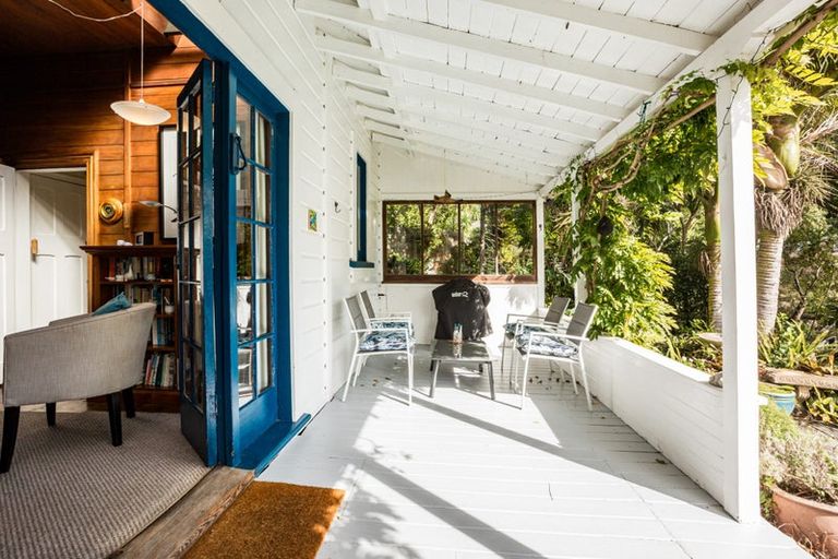 Photo of property in 3 Huia Road, Days Bay, Lower Hutt, 5013