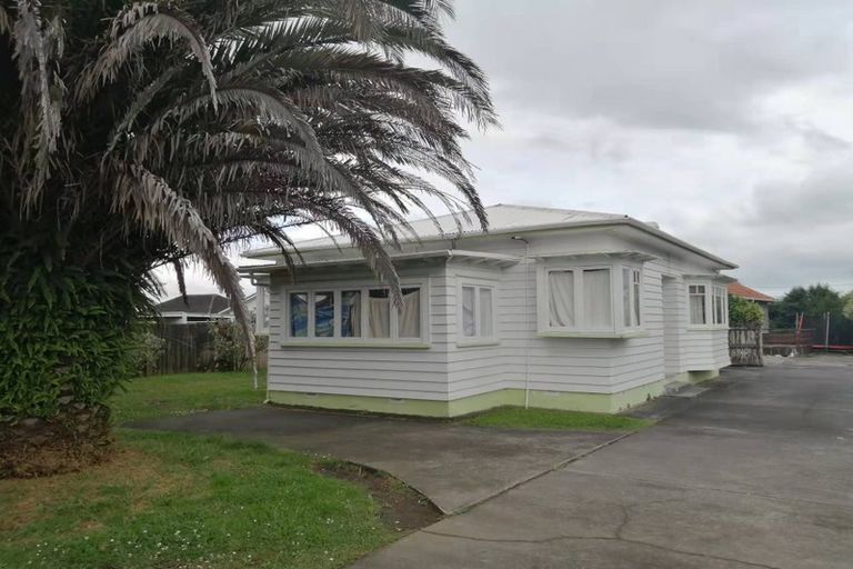 Photo of property in 1/3170 Great North Road, New Lynn, Auckland, 0600