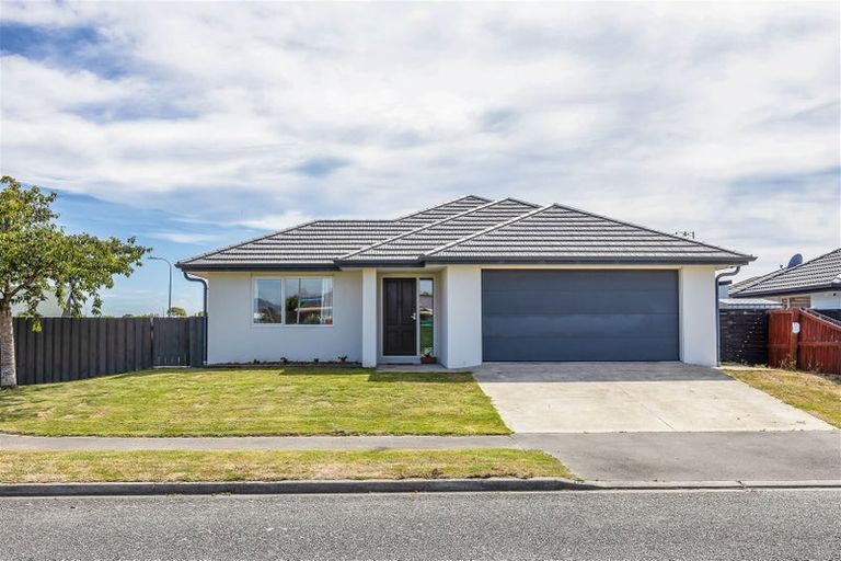 Photo of property in 24 Farnborough Street, Aranui, Christchurch, 8061