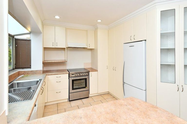 Photo of property in 15 Len Garlick Place, Pahurehure, Papakura, 2113