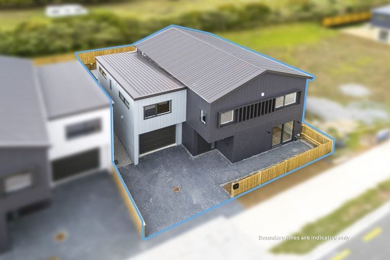 Photo of property in 33 Taipahitini Road, Rosehill, 2113