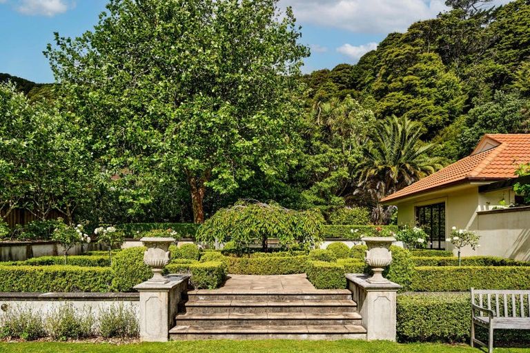 Photo of property in 60 Cheviot Road, Lowry Bay, Lower Hutt, 5013