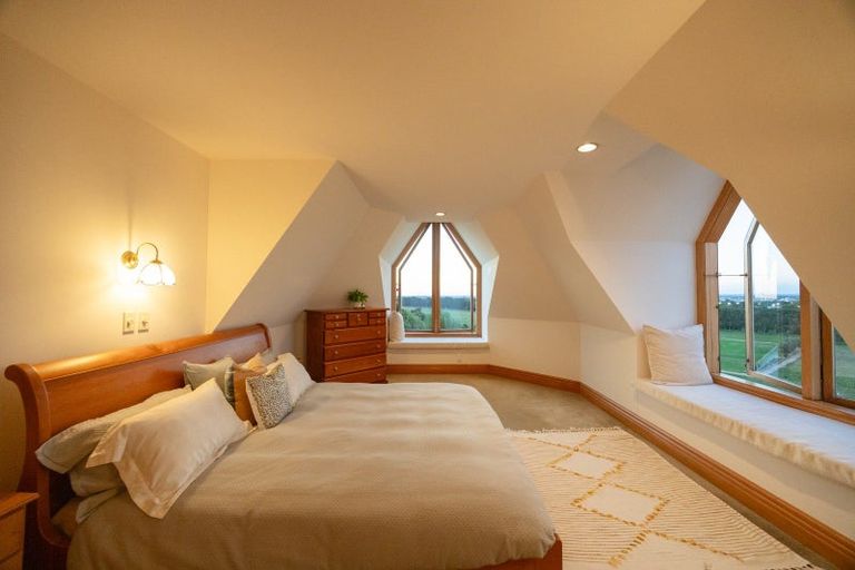 Photo of property in 96 Clifton Terrace, Fitzherbert, Palmerston North, 4410