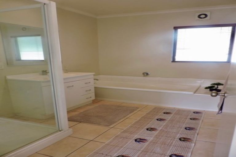 Photo of property in 18 Pendennis Point, Camborne, Porirua, 5026