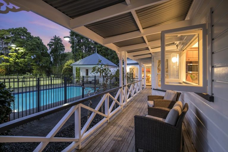 Photo of property in 9 Birchwood Grove, Greenhithe, Auckland, 0632