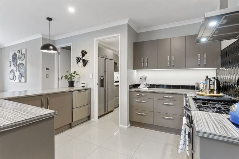 Photo of property in 21 Kahika Grove, Huapai, Kumeu, 0810