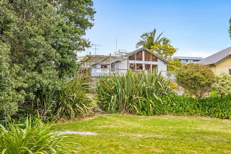 Photo of property in 38 Pacific Parade, Army Bay, Whangaparaoa, 0930