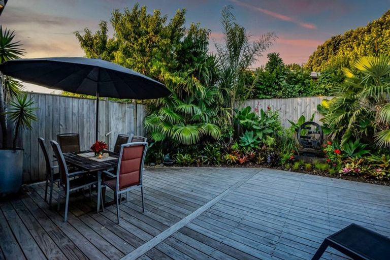 Photo of property in 37a Donnelly Street, Oakura, 4314