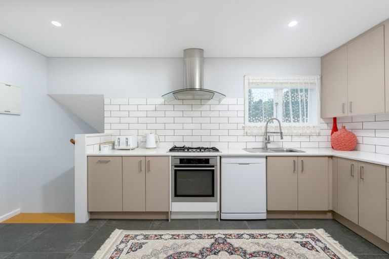 Photo of property in 52 Woodside Road, Massey, Auckland, 0614