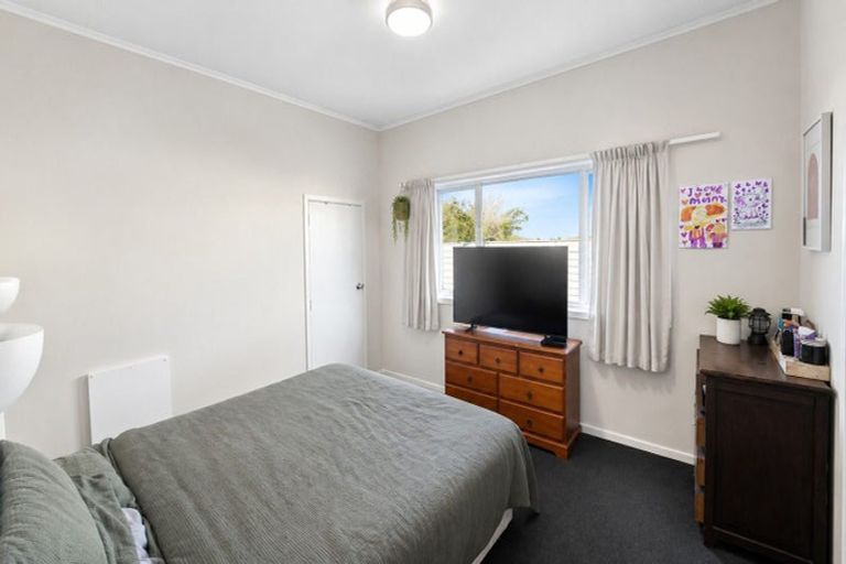 Photo of property in 2 Tarawera Road, Johnsonville, Wellington, 6037