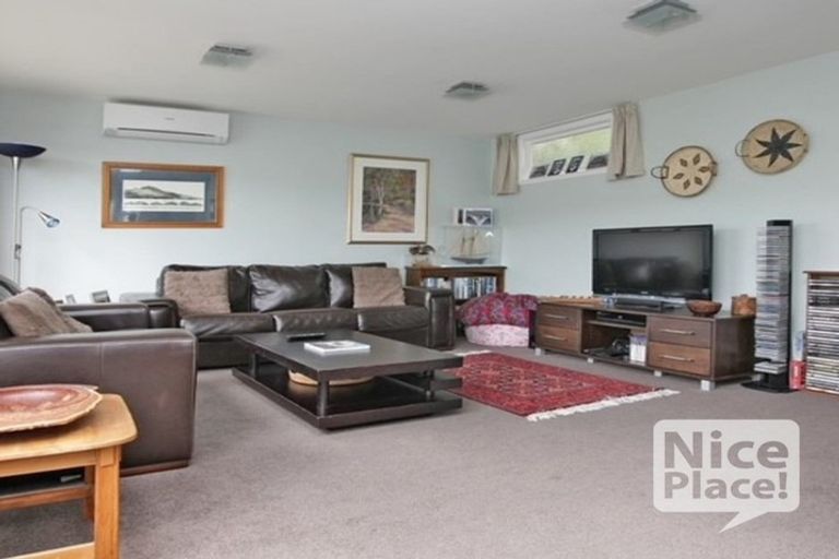 Photo of property in 64 Eden Street, Island Bay, Wellington, 6023