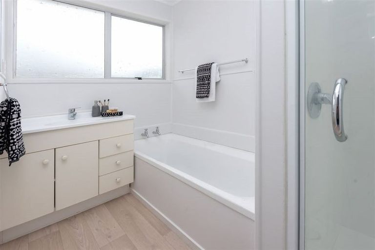 Photo of property in 4 Lyren Place, Half Moon Bay, Auckland, 2012