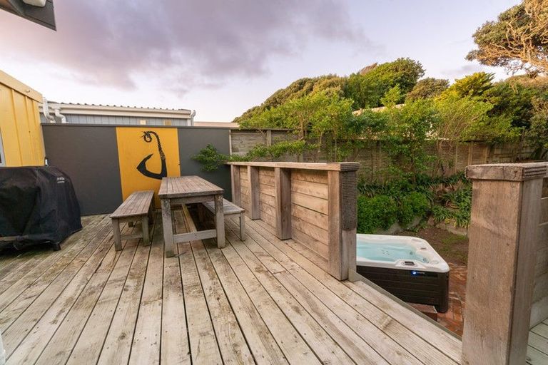 Photo of property in 121 The Parade, Paekakariki, 5034