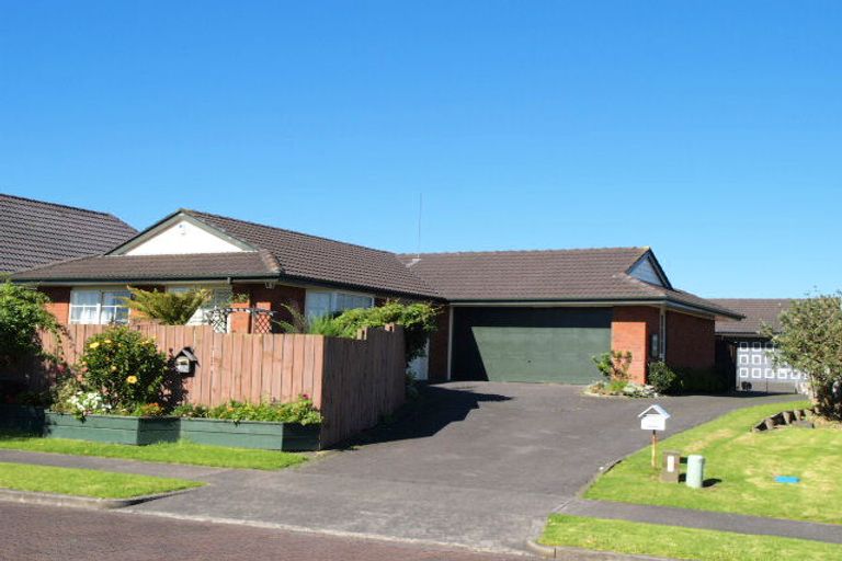Photo of property in 2/27 Crescent Hills Court, Northpark, Auckland, 2013