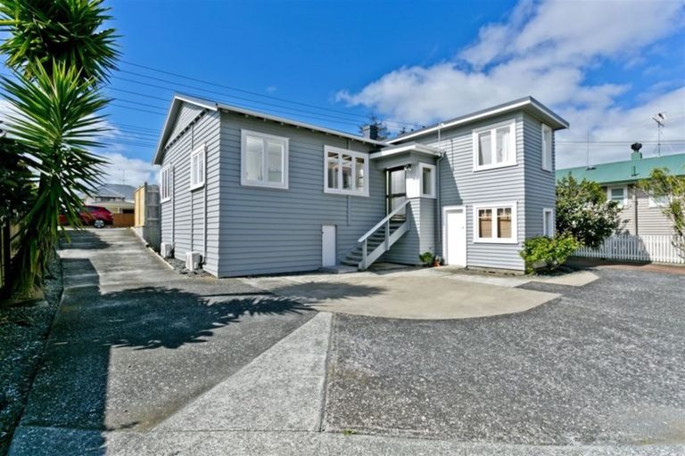 Photo of property in 2/61 Shakespeare Road, Milford, Auckland, 0620