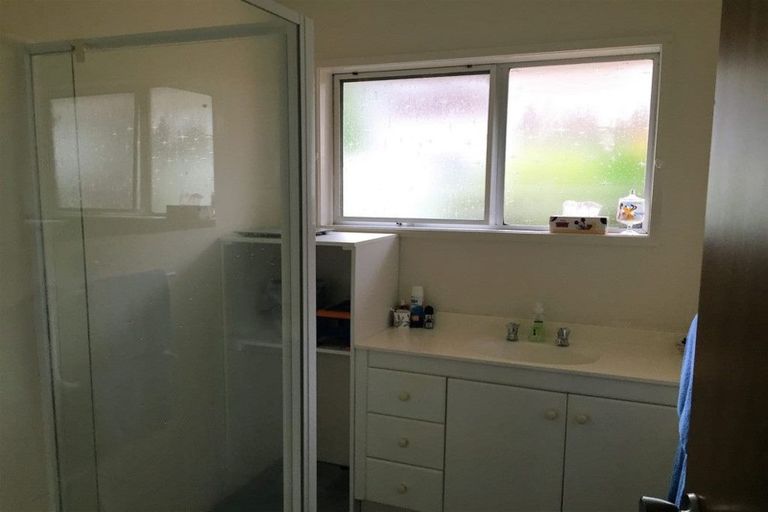 Photo of property in 1/2 Quebec Road, Milford, Auckland, 0620