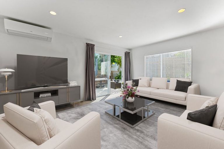 Photo of property in 1/104a Beach Road, Castor Bay, Auckland, 0620