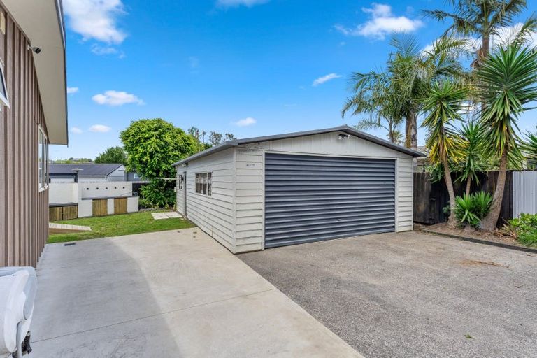 Photo of property in 12 Quo Vadis Place, Red Beach, 0932