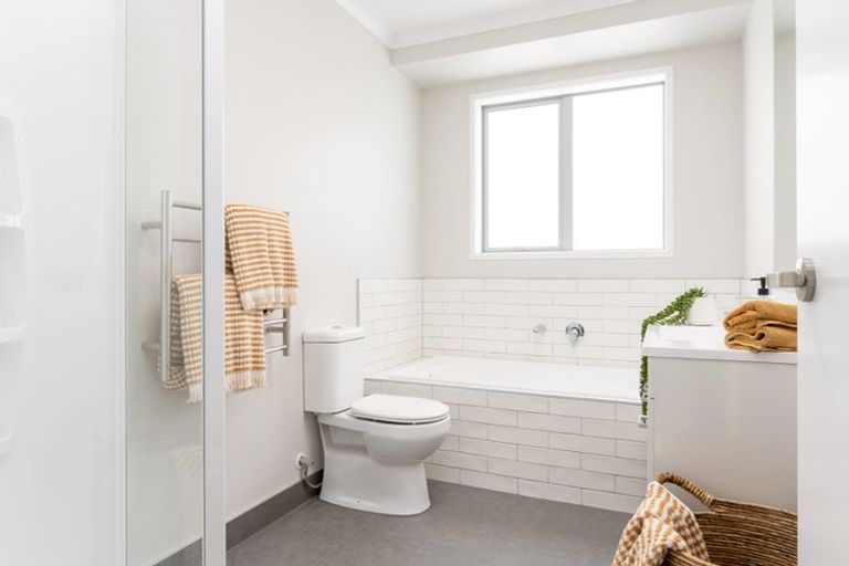 Photo of property in 9 Joshua Place, Weymouth, Auckland, 2103