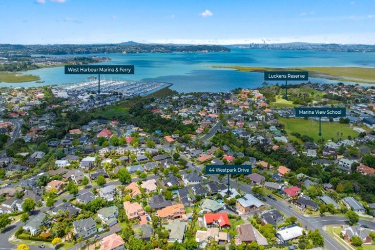 Photo of property in 44 Westpark Drive, West Harbour, Auckland, 0618