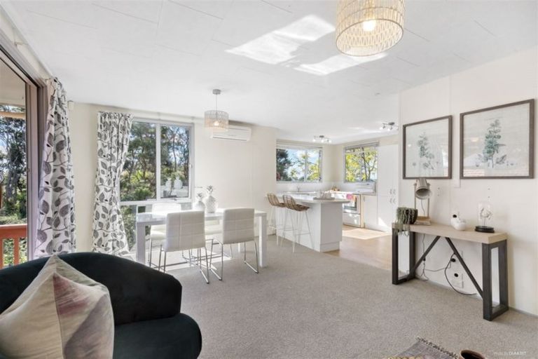 Photo of property in 9 Exeter Place, Unsworth Heights, Auckland, 0632