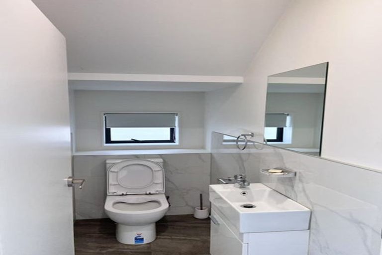 Photo of property in 116c Cascades Road, Pakuranga Heights, Auckland, 2010