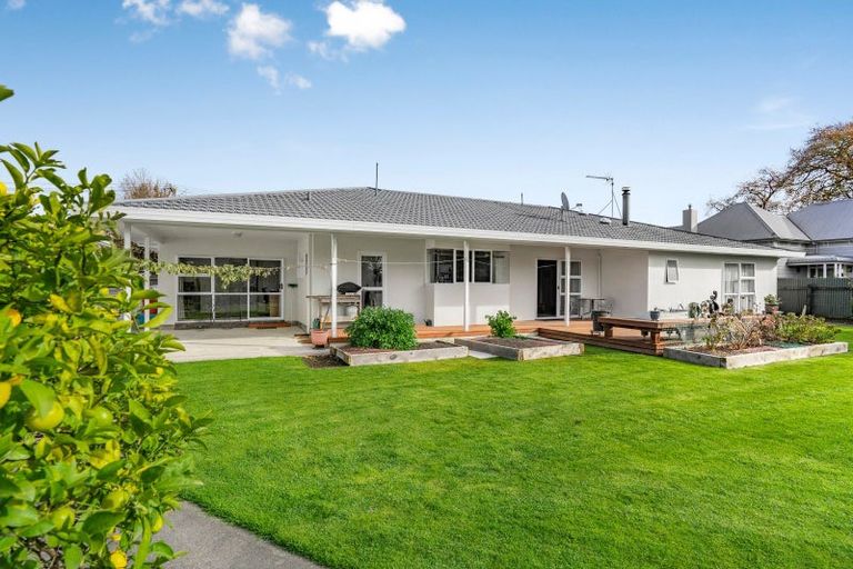 Photo of property in 15 Wood Street, Greytown, 5712