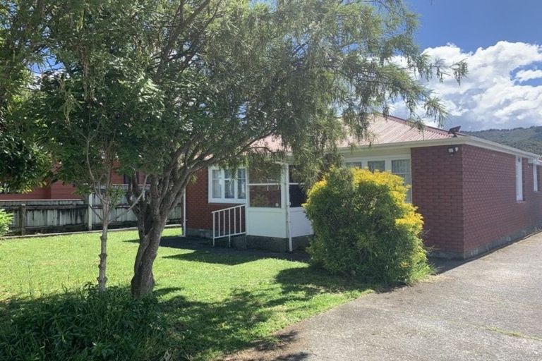 Photo of property in 39 Bledisloe Crescent, Wainuiomata, Lower Hutt, 5014