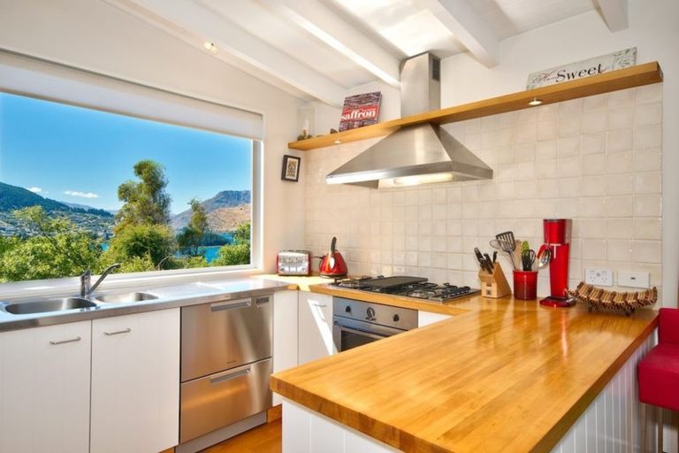 Photo of property in 6 Matau Place, Fernhill, Queenstown, 9300