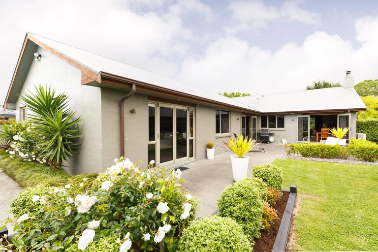 Photo of property in 44 Roberts Line, Kelvin Grove, Palmerston North, 4414