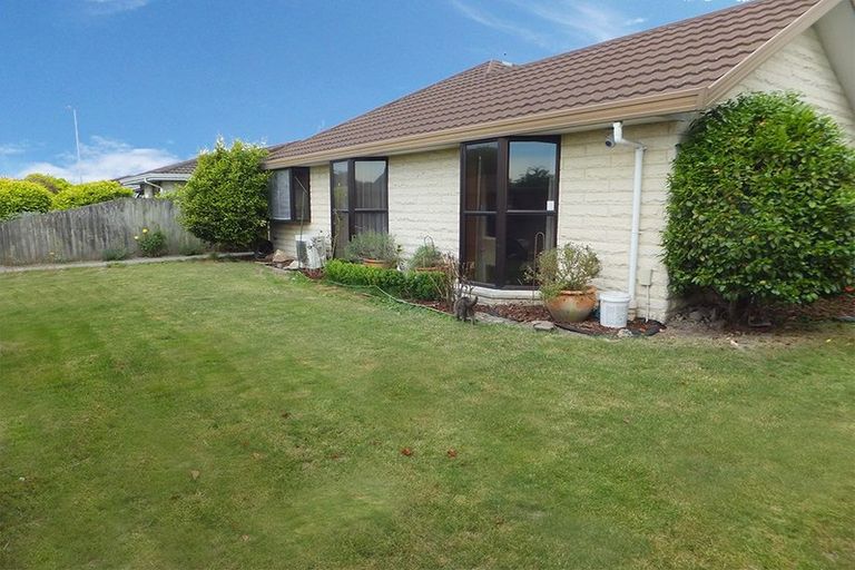 Photo of property in 3 Regency Crescent, Redwood, Christchurch, 8051