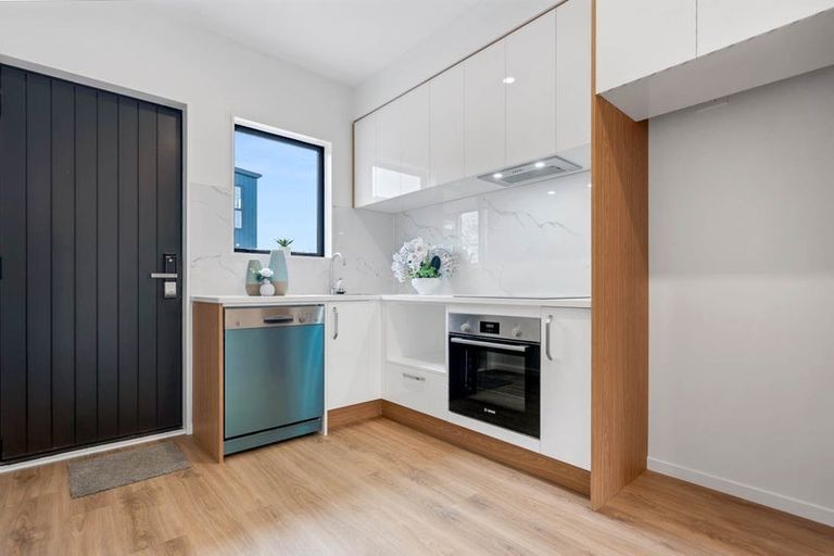 Photo of property in 2/5 Matata Place, Dallington, Christchurch, 8061