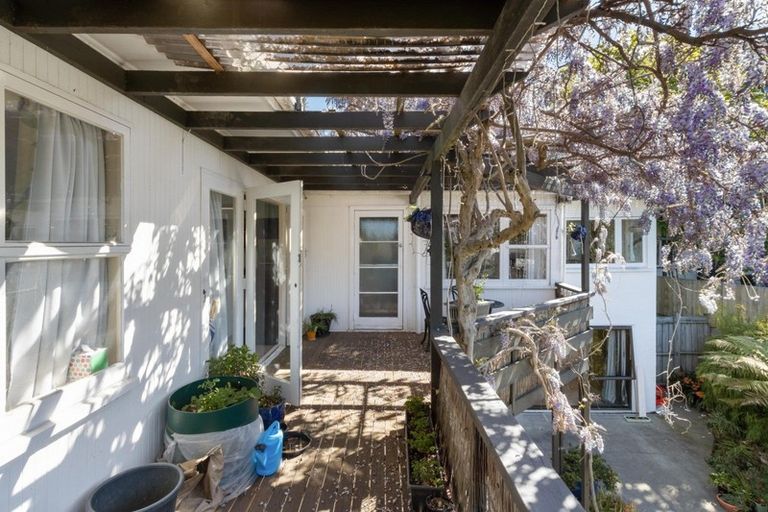 Photo of property in 103 Chaucer Road, Hospital Hill, Napier, 4110