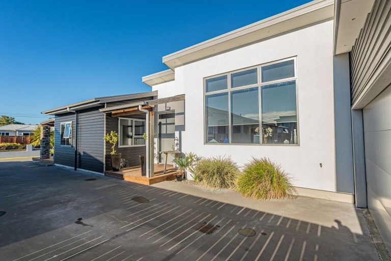 Photo of property in 3 Kamahi Street, Castlecliff, Whanganui, 4501