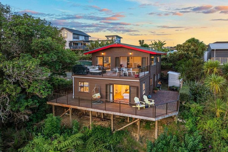 Photo of property in 3 Leigh Road, Leigh, 0985