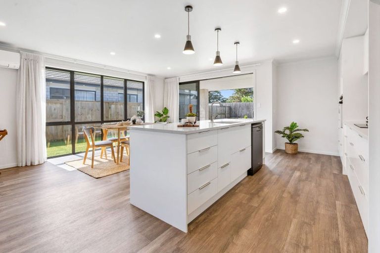 Photo of property in 63 Kaurinui Crescent, One Tree Point, 0118