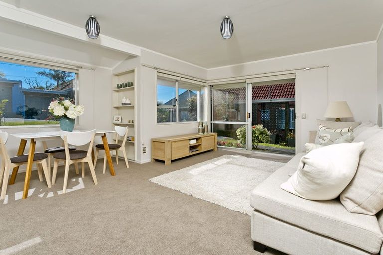 Photo of property in Iona Close Flats, 4 Woodside Avenue, Northcote, Auckland, 0627