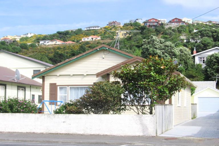 Photo of property in 96 Derwent Street, Island Bay, Wellington, 6023