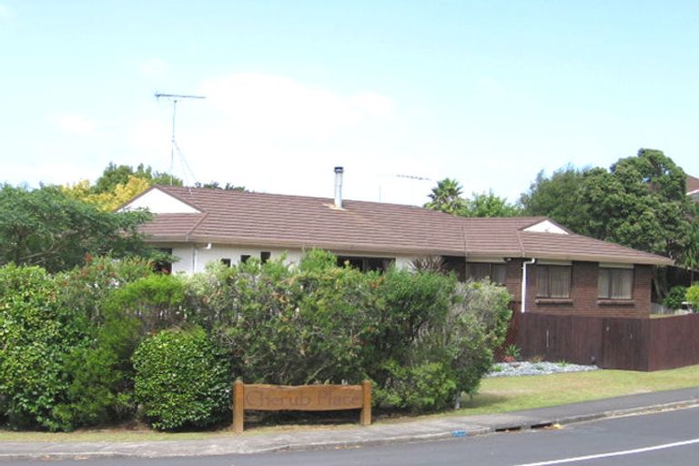Photo of property in 23 Marina View Drive, West Harbour, Auckland, 0618