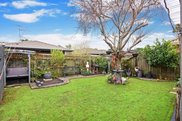 Photo of property in 6 Lushington Place, Huntington Park, Auckland, 2013