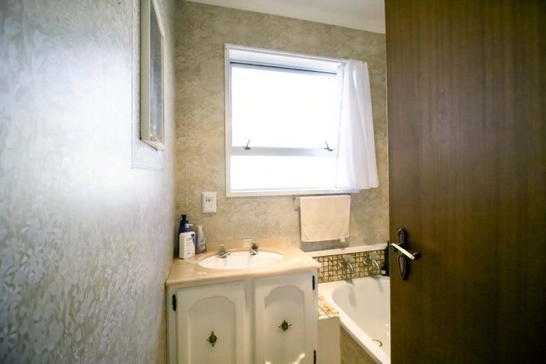 Photo of property in 1a Huata Place, West End, Palmerston North, 4412