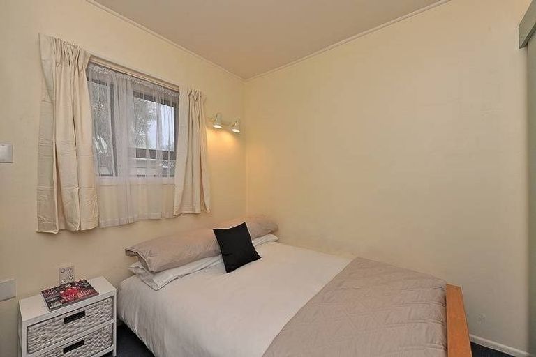 Photo of property in 2/52 Russell Terrace, Berhampore, Wellington, 6023