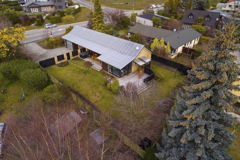 Photo of property in 152 Beacon Point Road, Wanaka, 9305