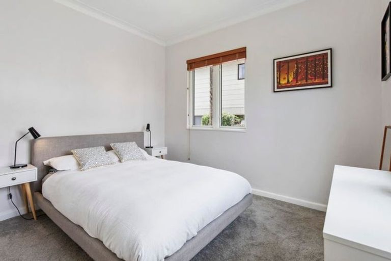 Photo of property in 66 Beach Haven Road, Beach Haven, Auckland, 0626