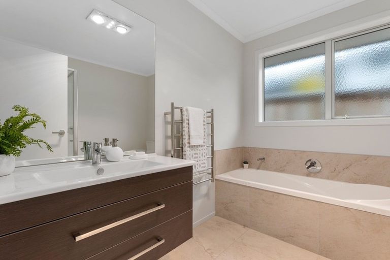 Photo of property in 10 Richardson Road, Omokoroa, 3114