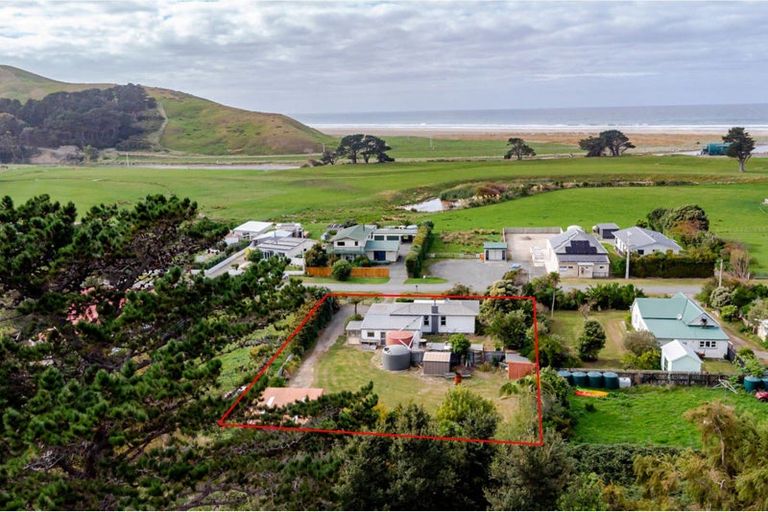 Photo of property in 40 Seaview Road, Herbertville, Dannevirke, 4970