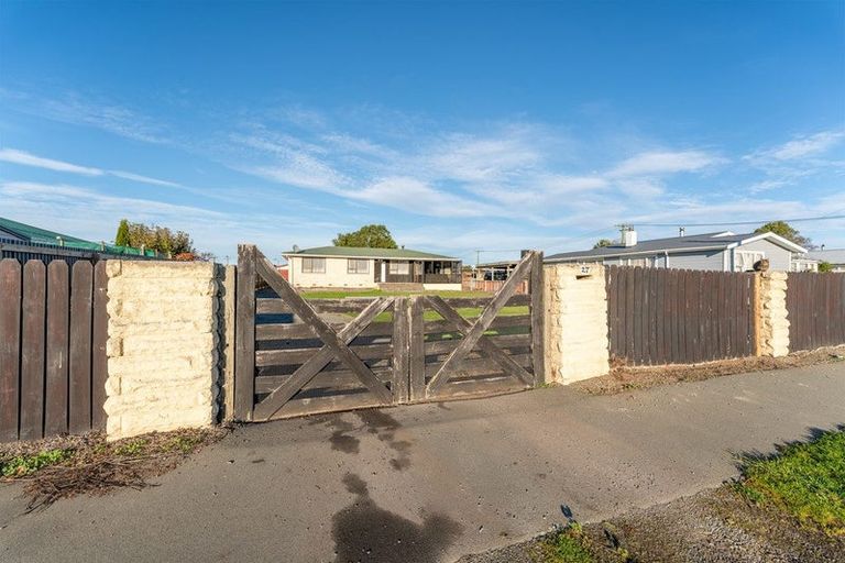 Photo of property in 27 Queen Street, Pareora, 7912